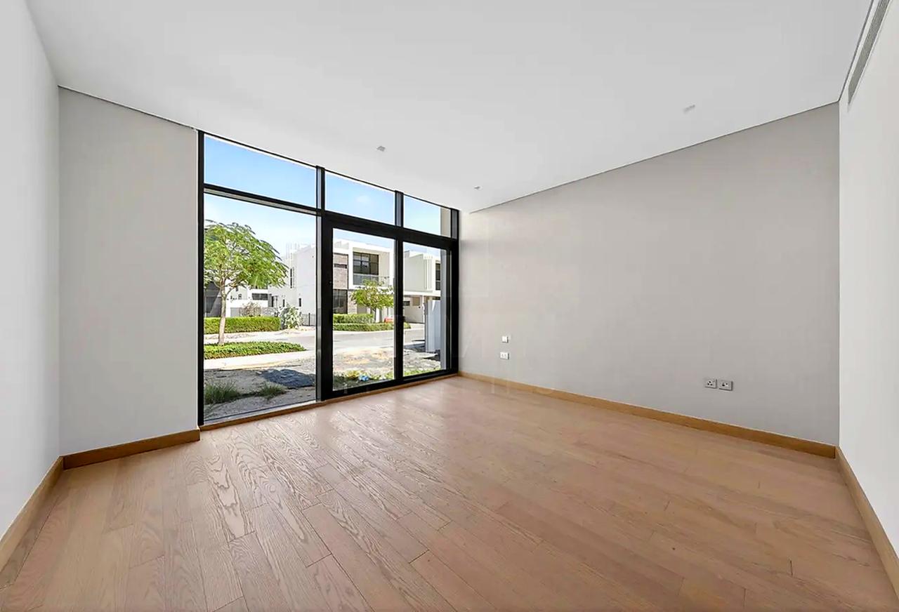 5 Bedroom Villa for Sale in Dubailand - property for sale