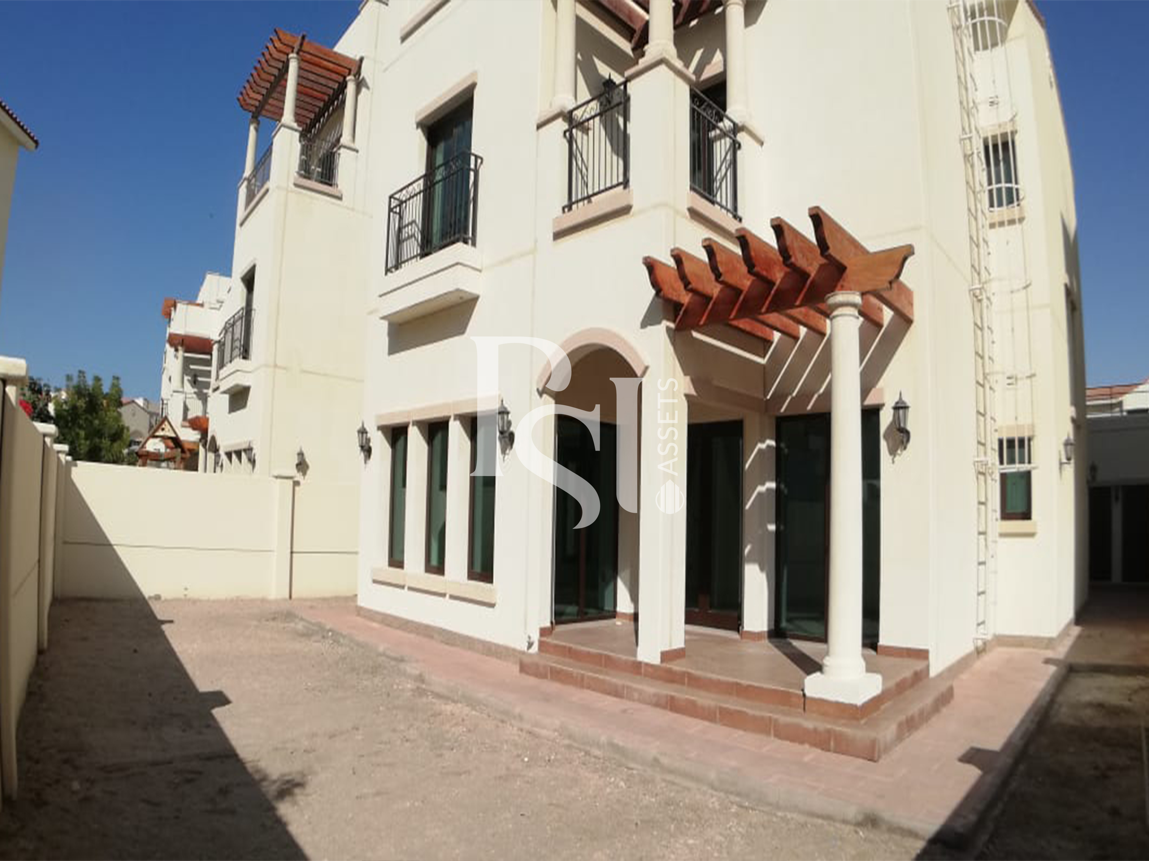 5 Bedroom Villa for Sale in Bloom Gardens - property for sale